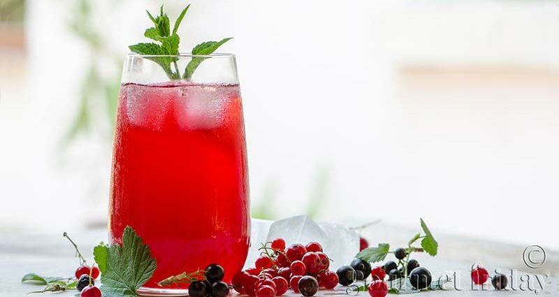 Black and red currant syrup: 3 recipes at home