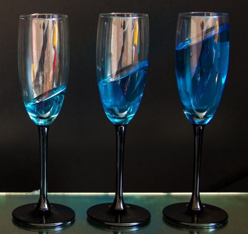 Blue (blue champagne): features and health safety