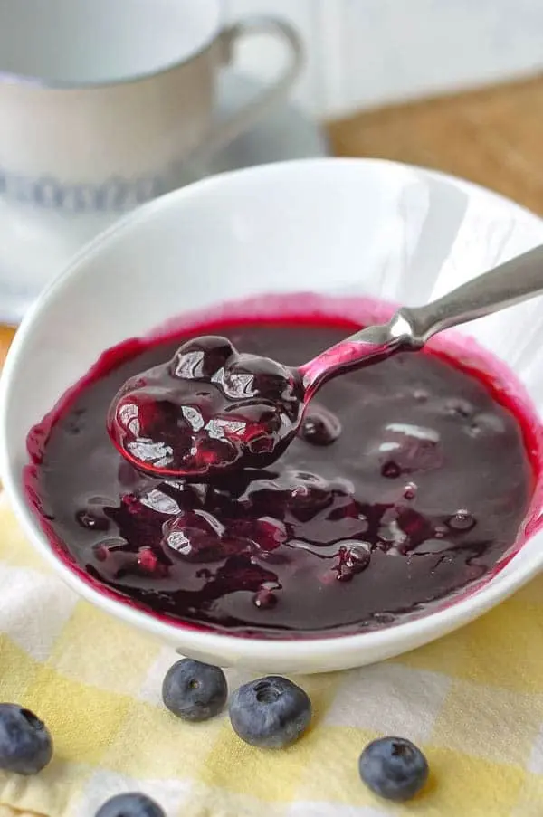 Blueberry syrup: 4 recipes at home