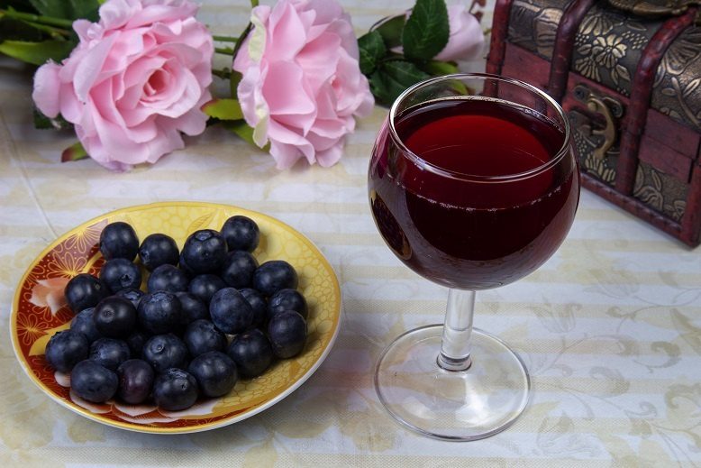 Blueberry wine at home