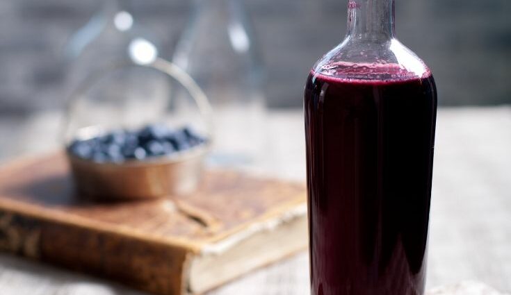 Blueberry wine at home