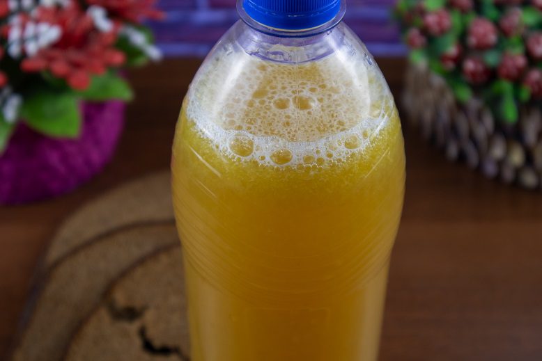 Carbonated homemade kvass from bread without yeast