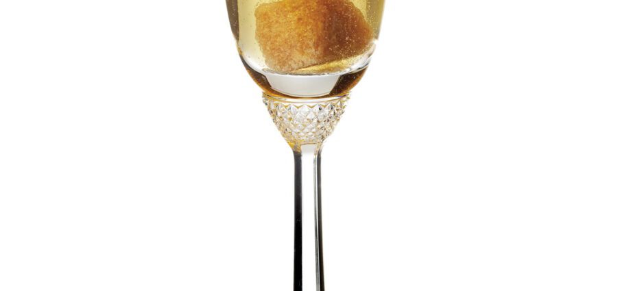 Champagne Cocktail &#8211; an appropriate mixture of cognac and champagne