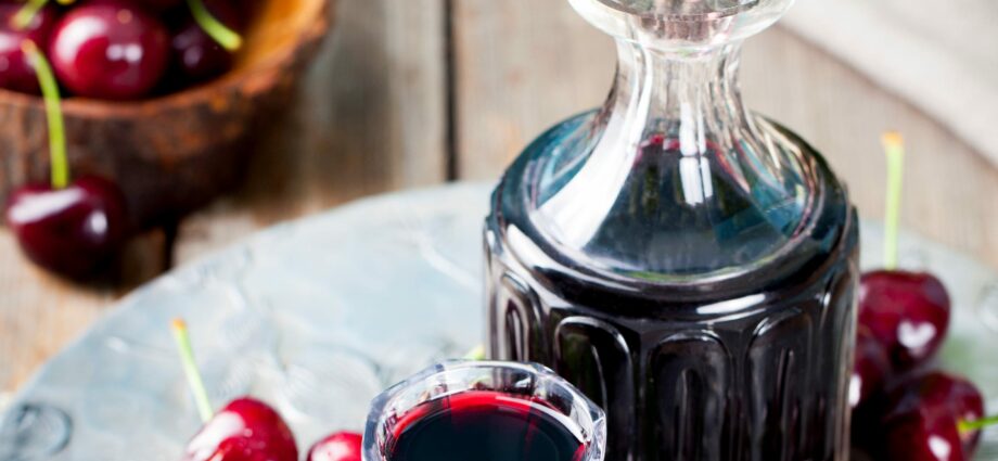 Cherry liqueur: 9 recipes at home