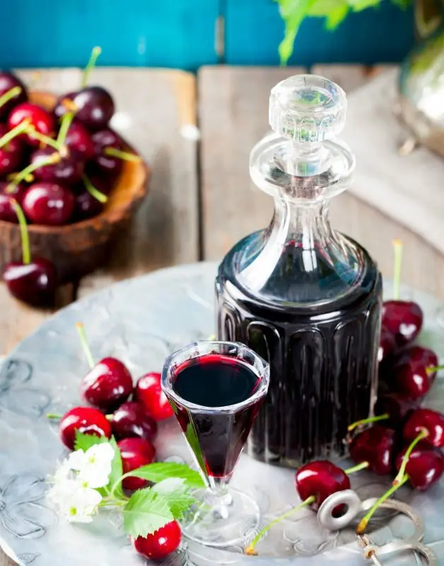 Cherry liqueur: 9 recipes at home