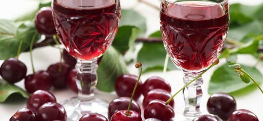 Cherry liqueur at home &#8211; 5 cool recipes