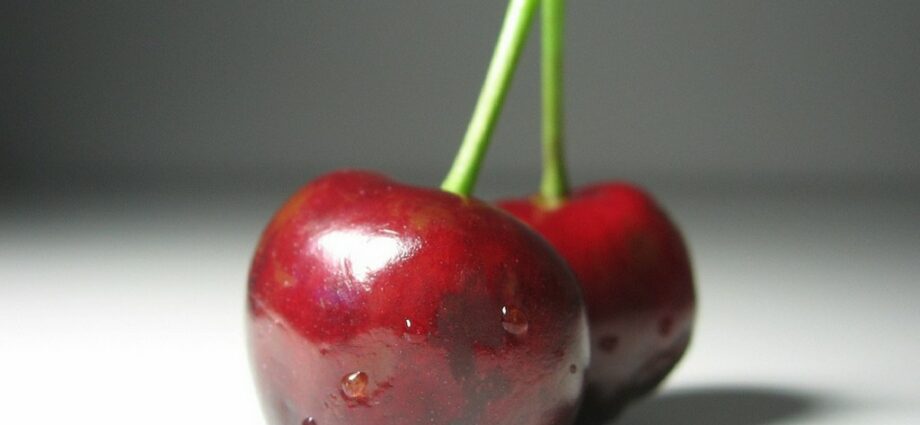 Cherry wine at home according to a white and red pattern