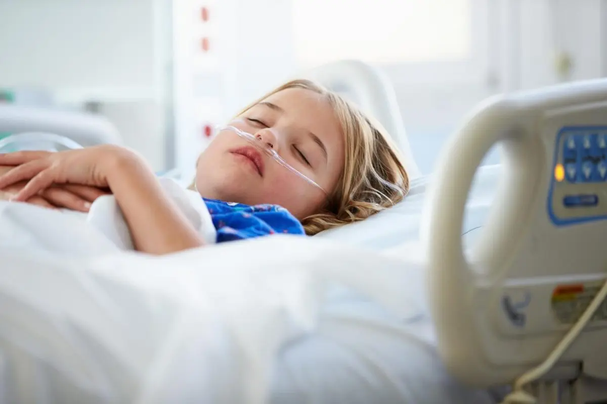 Child in intensive care: alone or with parents?