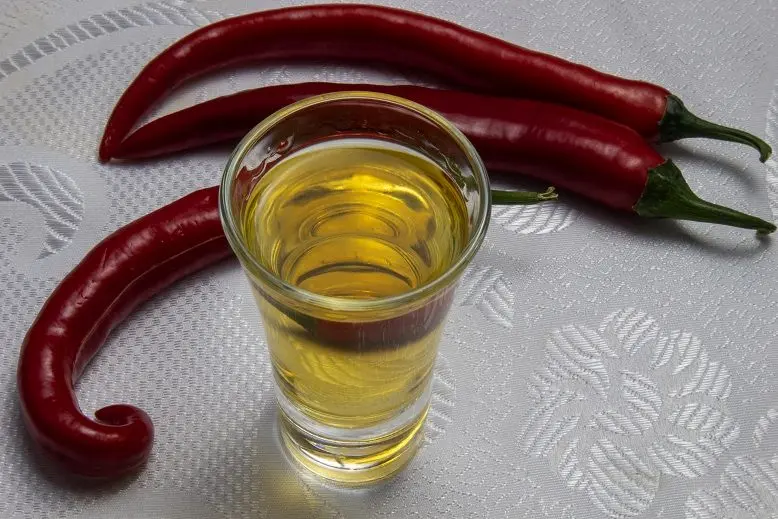 Chili pepper tincture (hot) with honey