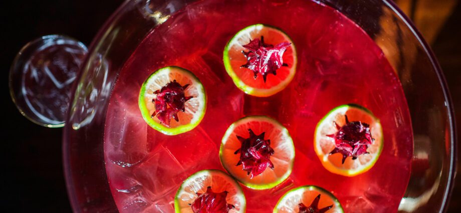 Classic alcohol punch: a guide and 5 historical recipes