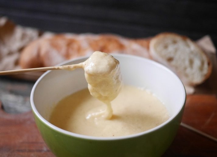 Classic fondue &#8211; cheese melted in wine