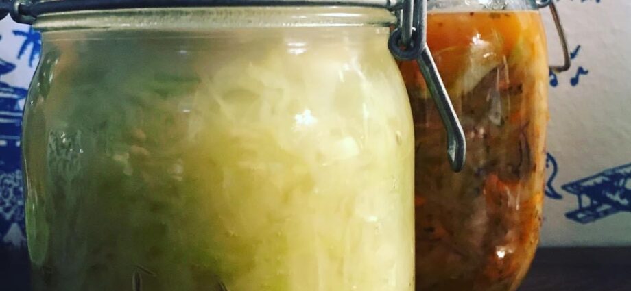 Classic sauerkraut recipes with and without brine