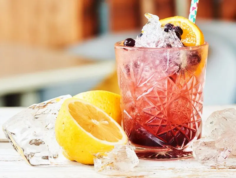 Cocktail Bramble (The Bramble) &#8211; English alcoholic &#8220;blackberry&#8221;