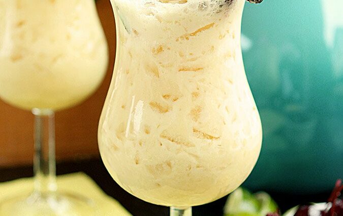 Cooking and drinking Pina Colada liqueur (Piña colada)