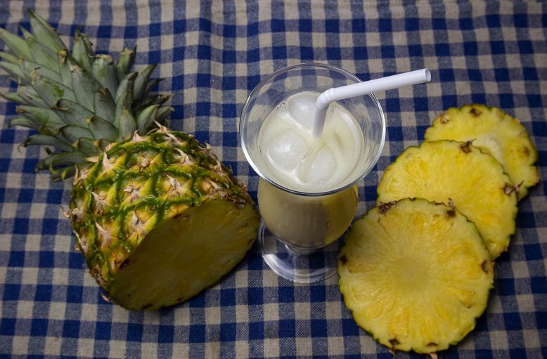 Cooking and drinking Pina Colada liqueur (Piña colada)