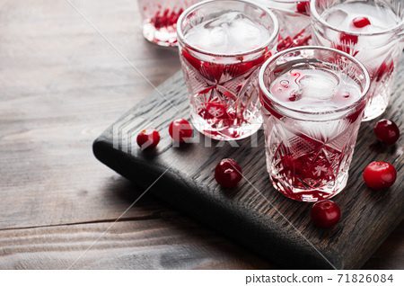 Cranberry &#8211; cranberry tincture. Cranberries on alcohol, vodka, moonshine.