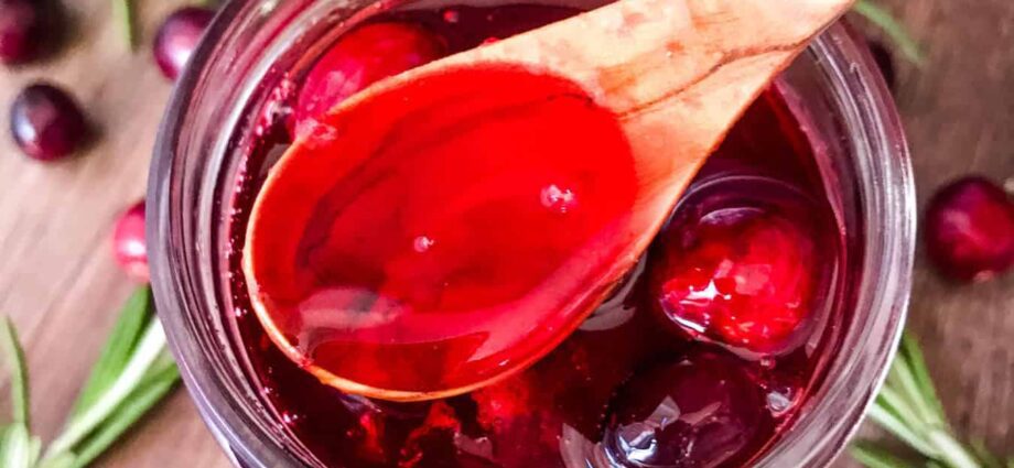 Cranberry syrup: 2 recipes at home