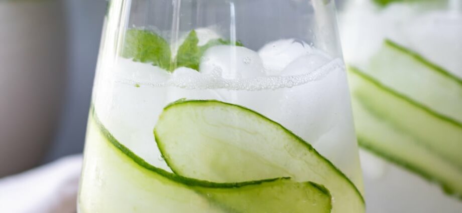 Cucumber Collins cocktail recipe