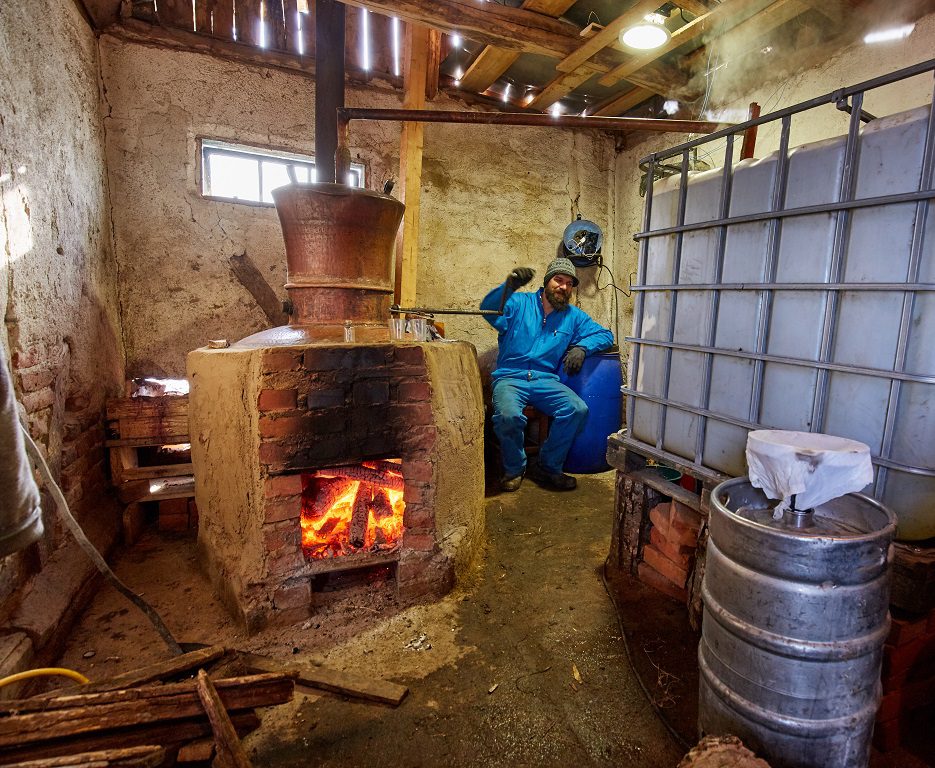 Cuica (țuică) &#8211; Romanian plum moonshine