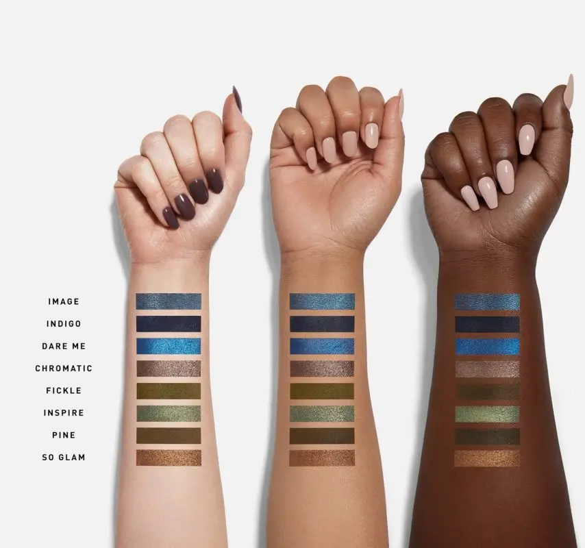 Dare to make a bold gesture: why are we afraid of bright makeup?