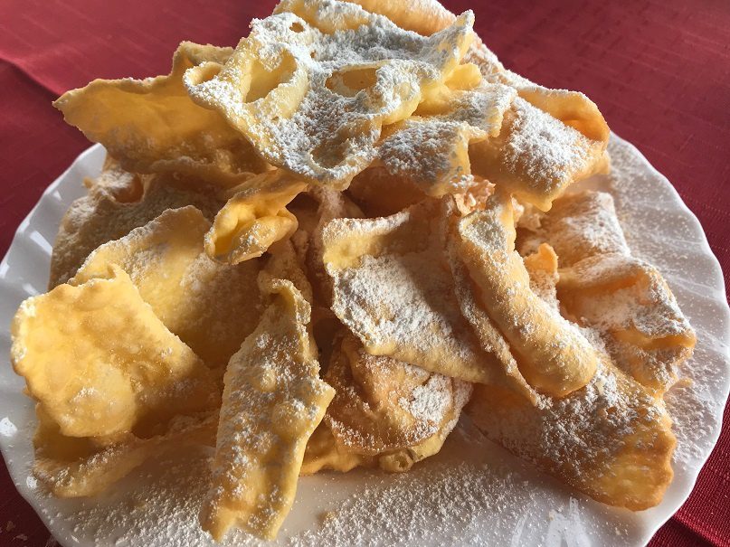 Dessert and salted brushwood with vodka (crisps)