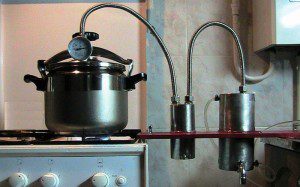 Do-it-yourself moonshine still with a steamer