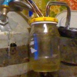 Do-it-yourself moonshine still with a steamer