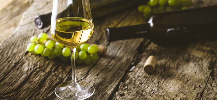 Dry white wine: what is it made of, how to choose and drink