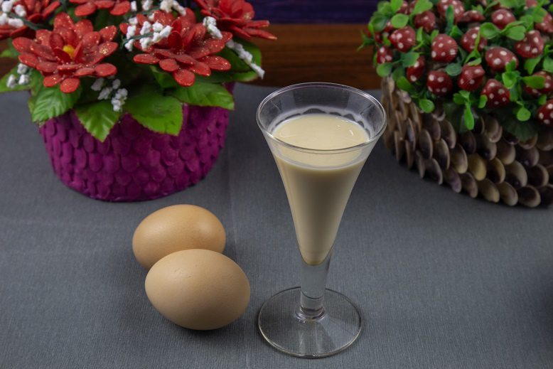 Egg liqueur Advocaat: concept, history and homemade recipe