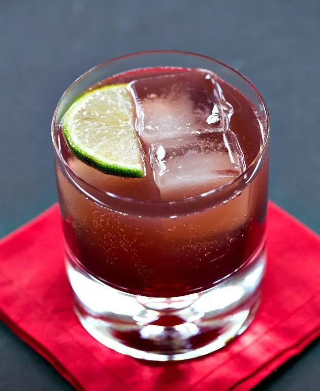 El Diablo (Devil&#8217;s red tequila cocktail)