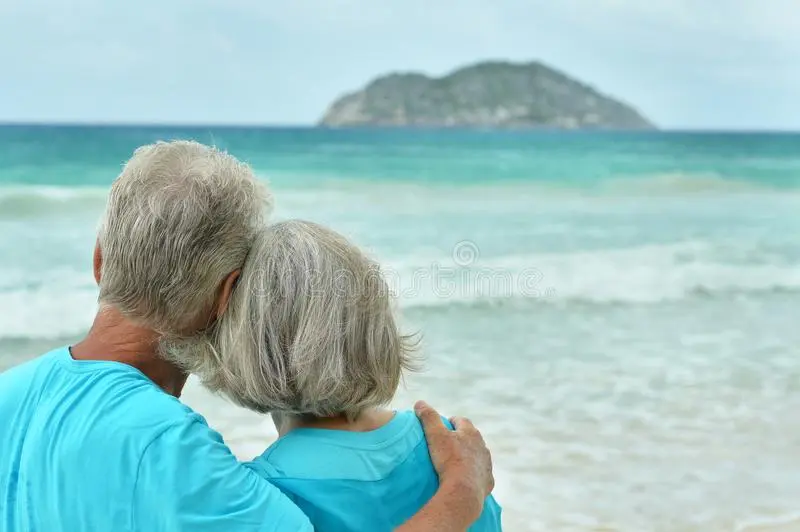 Elderly lovers and the ocean