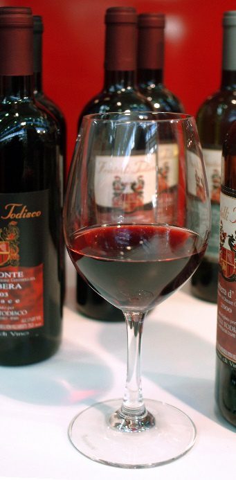 Features of Italian wine Barbera (Barbera)