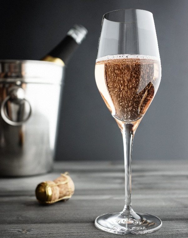 Features of pink champagne (Champagne Rosé)