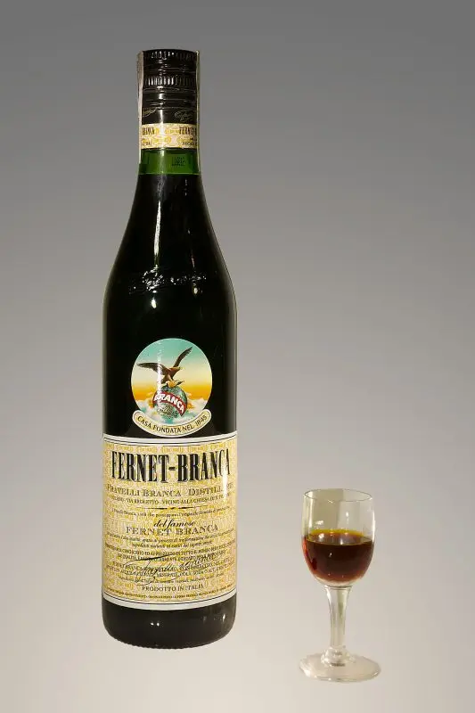 Fernet liqueur: what is it, history, what is it made of + how to drink