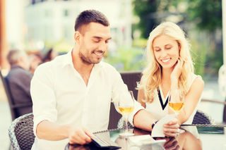 First date: who pays in a restaurant?