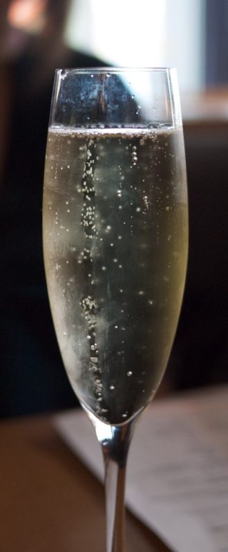 Flute (Flute) &#8211; the most famous glass of champagne
