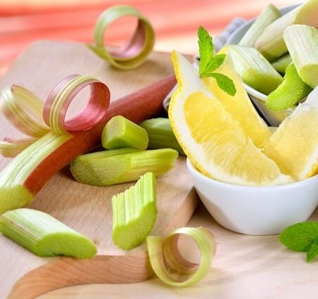 Fragrant tincture of rhubarb with lemon