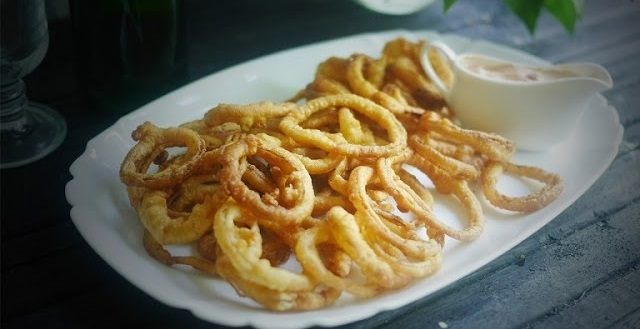 Fried onion rings for beer in batter and simply in flour