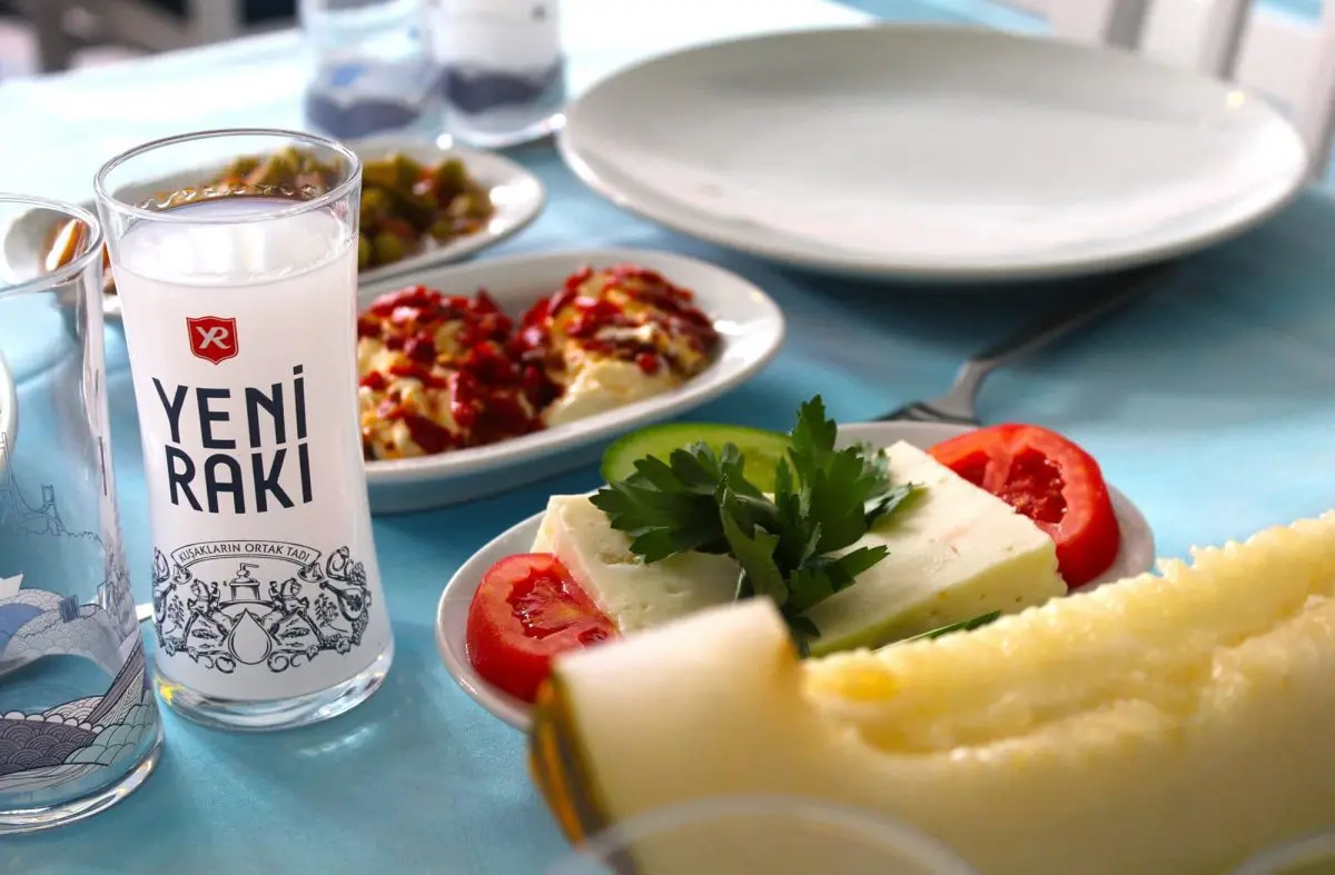 Guide to Turkish raki vodka: a story, how to drink, what to eat