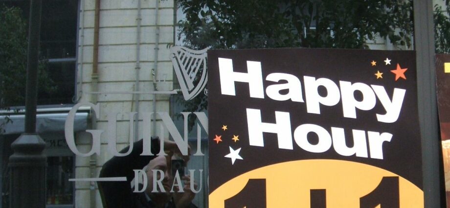 Happy Hours (Happy Auers or Happy Hours)