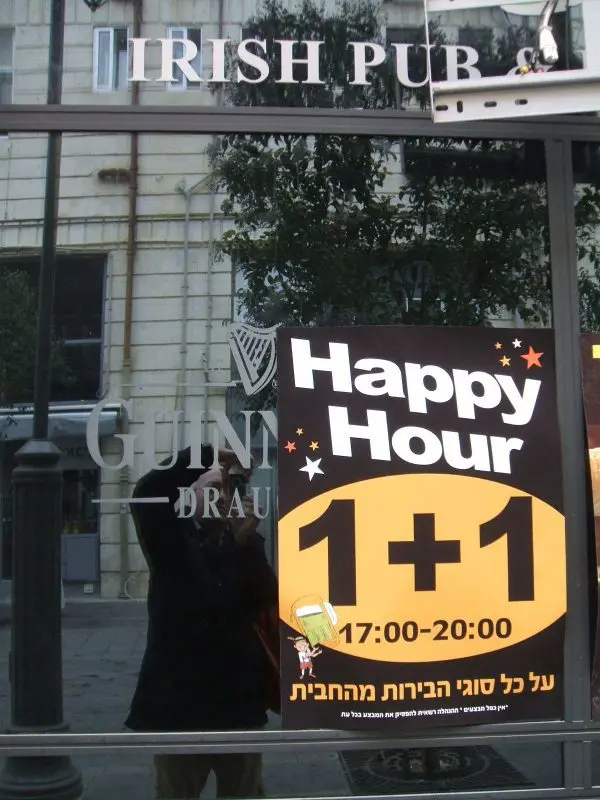 Happy Hours (Happy Auers or Happy Hours)