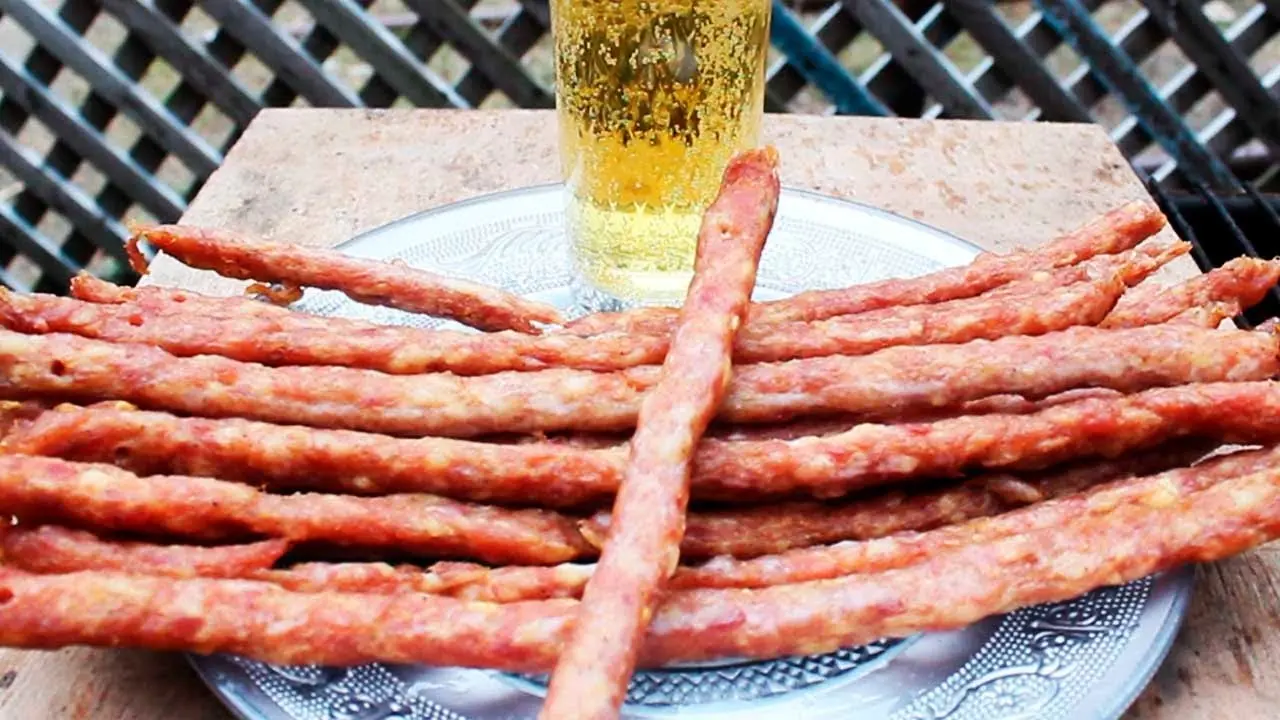 Home Pivchiki &#8211; thin raw smoked sausages for beer