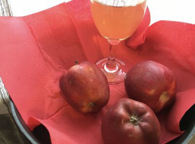 Homemade Apple Liqueur &#8211; 3 Tested Recipes