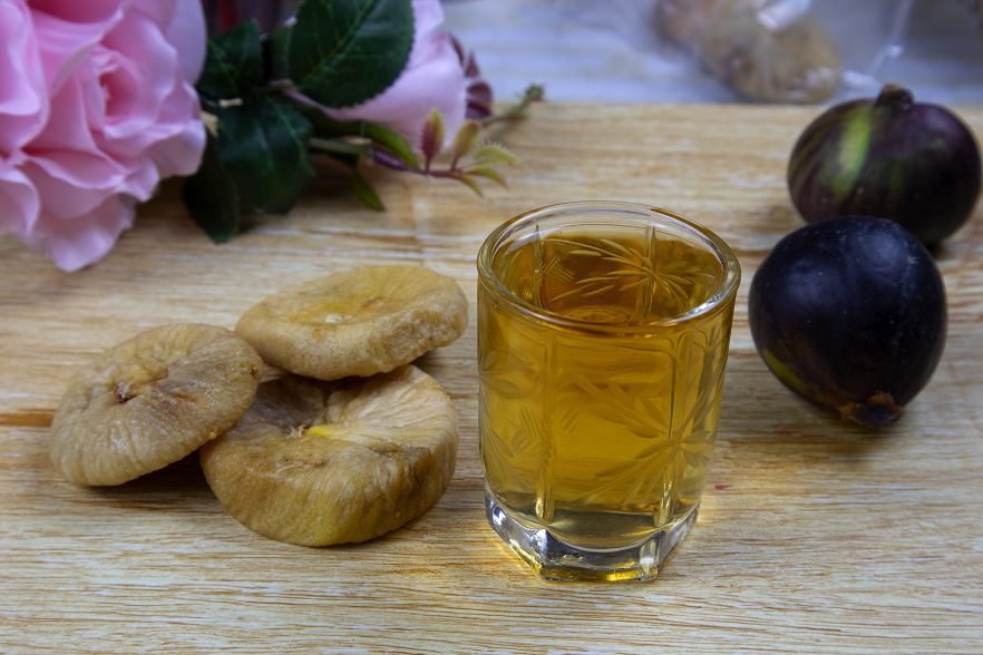 Homemade fig liqueur with vanilla flavor