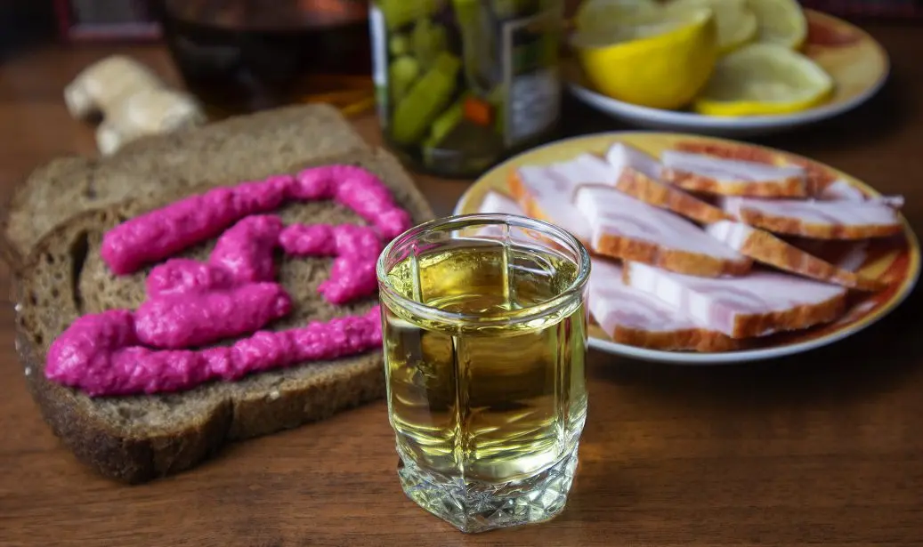 Homemade horseradish tincture with ginger and honey