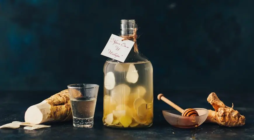 Homemade horseradish tincture with ginger and honey