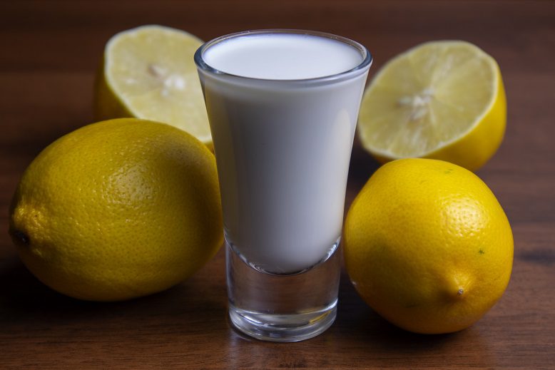 Homemade Limoncello (Limoncello) according to the two best recipes