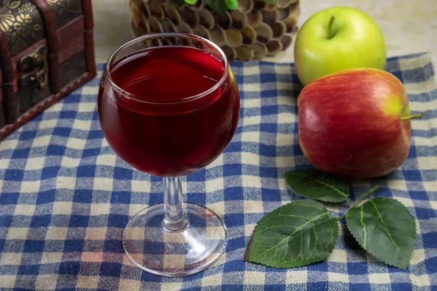 Homemade wine from apples and chokeberry (chokeberry)