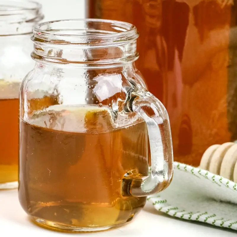 Honey liqueur: 5 recipes at home