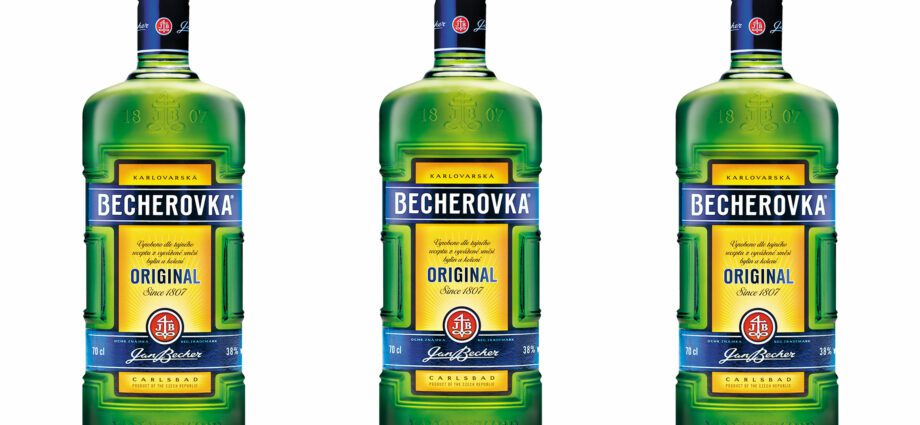 Hot Becherovka cocktail recipe